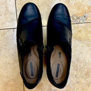 Clarks femmes black booties size 9/40 good condition Great for casual or career